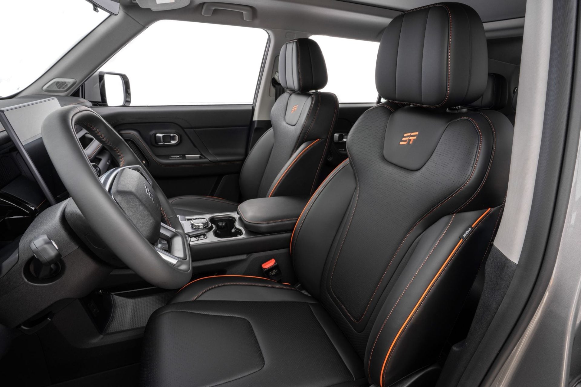 Jetour T1 2026 interior bancos dianteiros