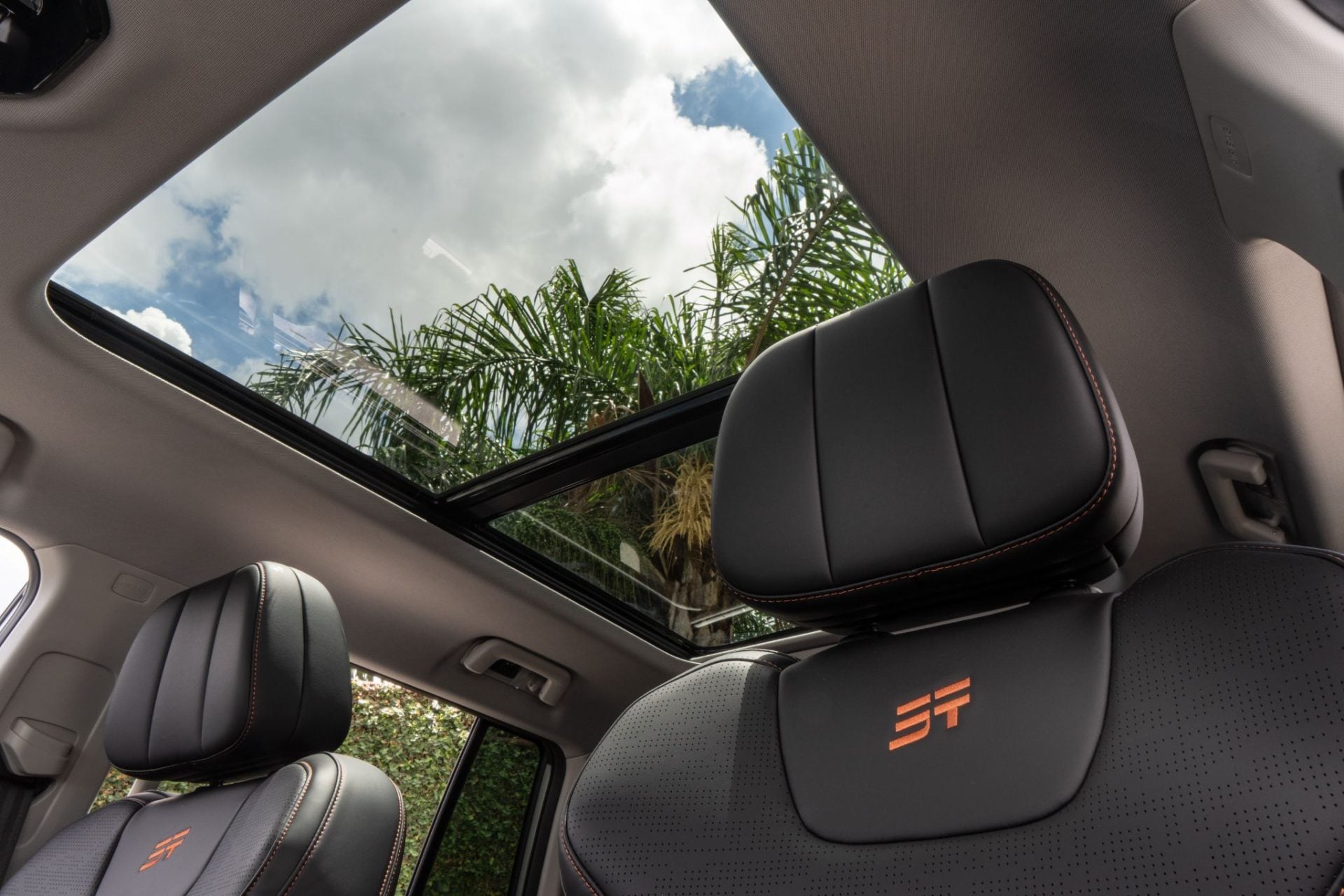 Jetour T1 2026 interior teto solar (2)