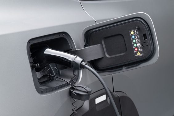 Jetour T1 2026 prata bocal de carregamento