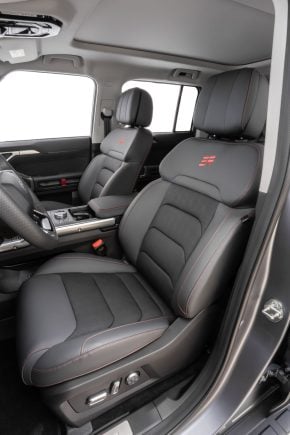 Jetour T2 2026 interior banco dianteiro vertical