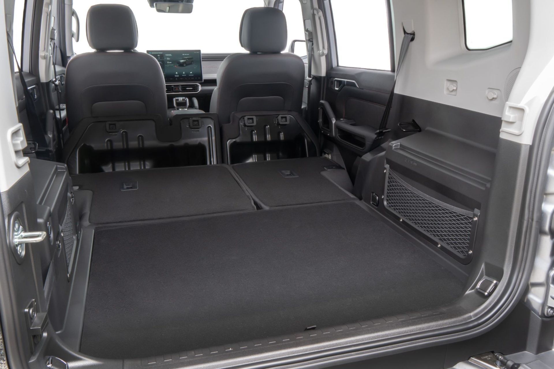 Jetour T2 2026 interior porta malas (2)