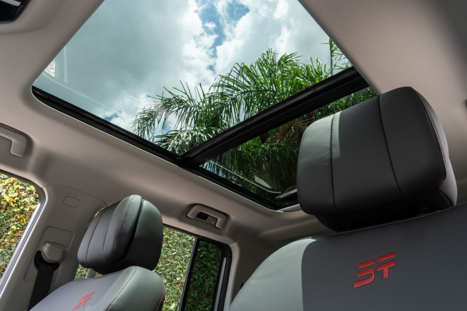 Jetour T2 2026 interior teto solar (2)