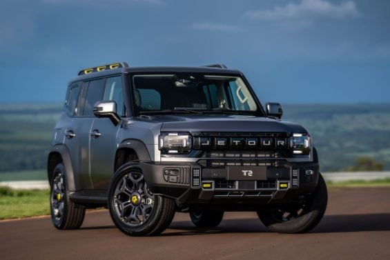 Jetour T2 cinza 2026 parado frente (3)