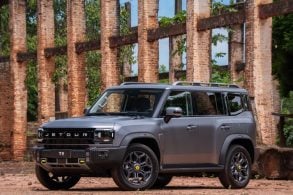 Jetour T2 cinza 2026 parado traseira (5)