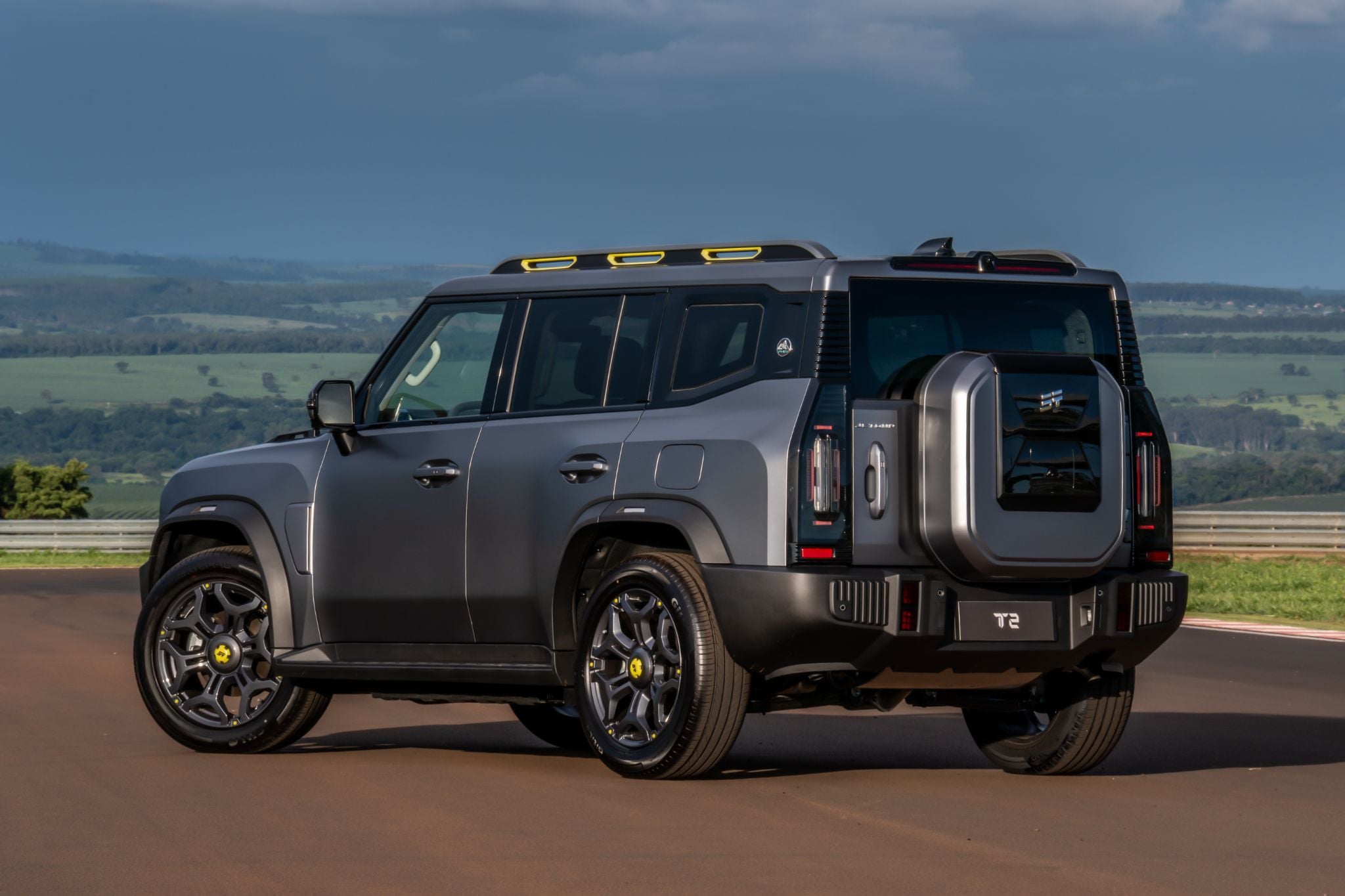 Jetour T2 cinza 2026 parado traseira Jetour T2 cinza 2026 parado traseira