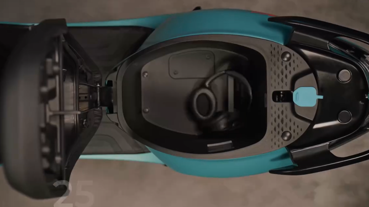 Bajaj Chetak C25 (5)