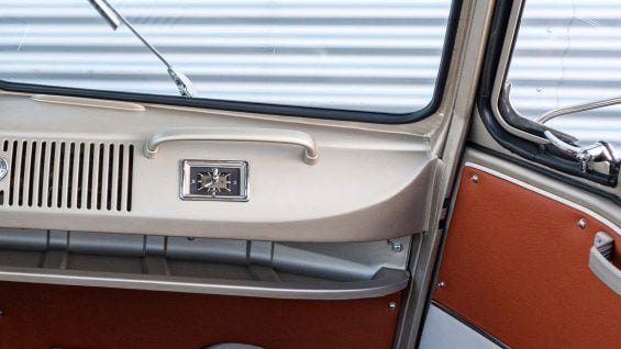Restomod da Kombi Samba em E build 5