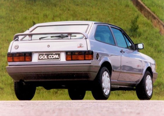 volkswagen gol copa 1 6 1994 prata traseira parado