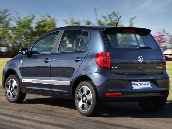 volkswagen fox selecao 2014 cinza traseira