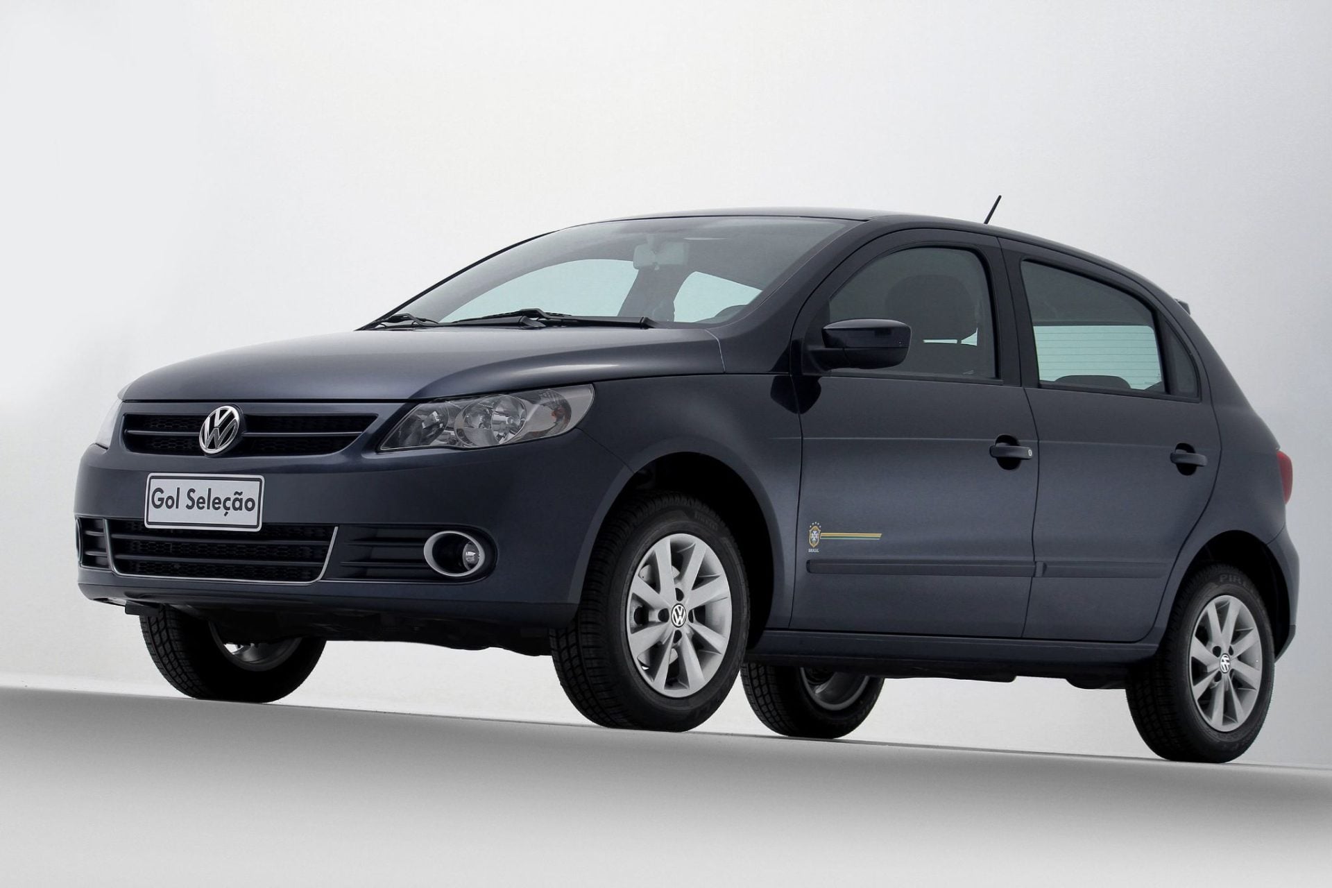 volkswagen gol selecao 2010 cinza frente parado