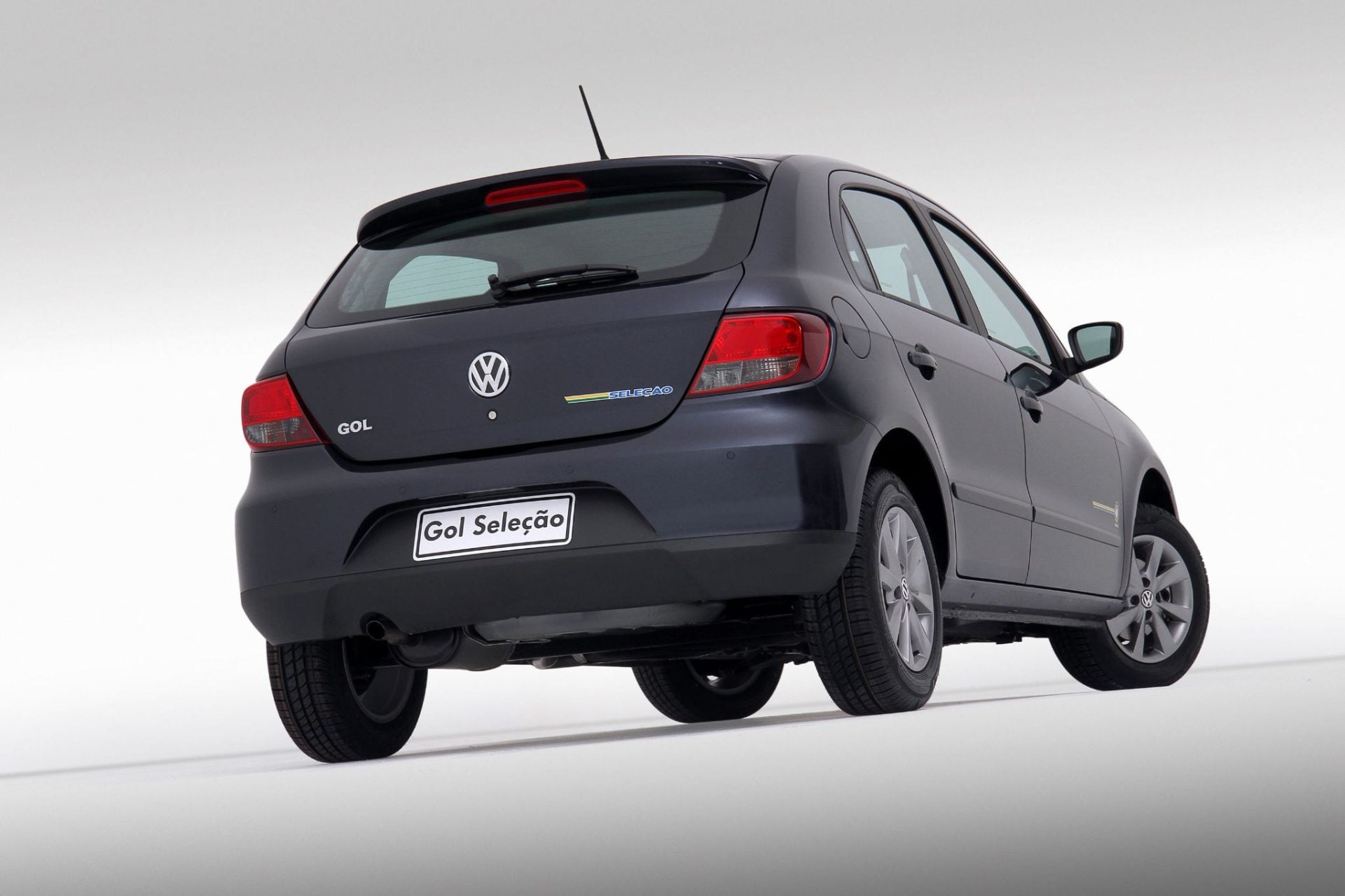 volkswagen gol selecao 2010 cinza traseira