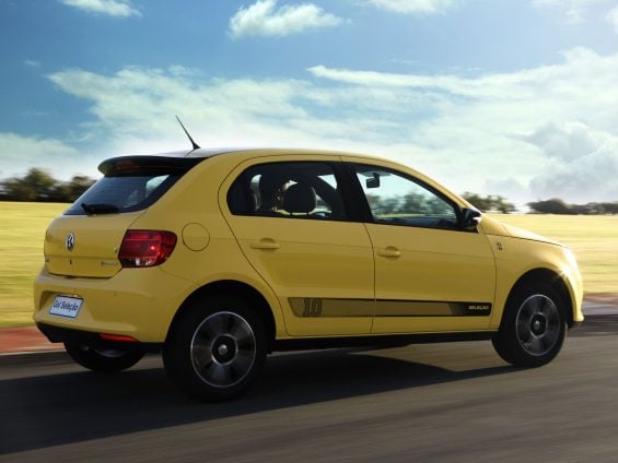 volkswagen gol selecao 2014 amarelo lateral 2