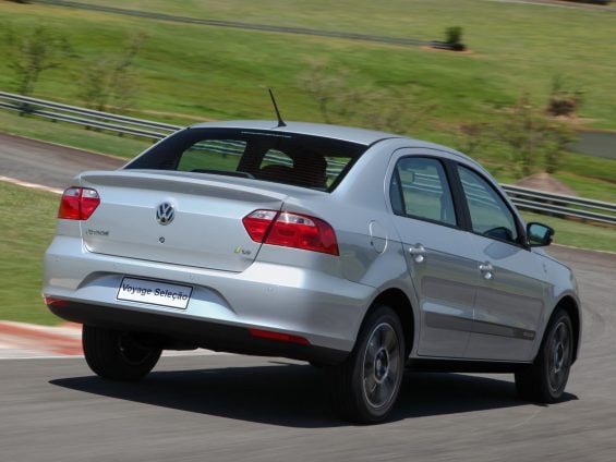 volkswagen voyage selecao 2014 prata traseira