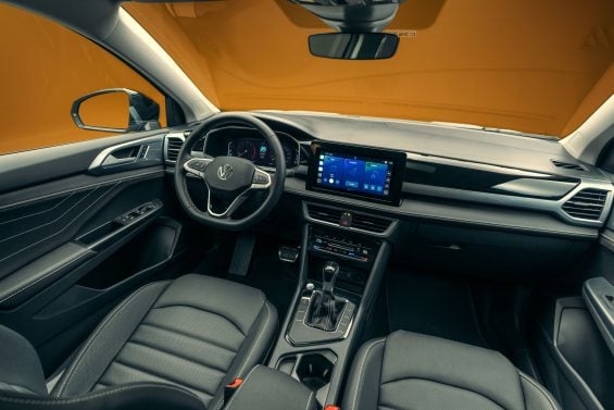 Volkswagen VW Taos 2026 Highline interior dashboard