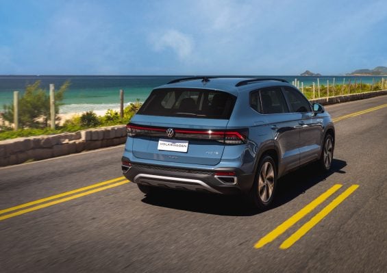 Volkswagen VW Taos 2026 Comfortline Blue Rear Moving