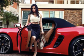 Apresentadora precisou adaptar banco de carro esportivo ao próprio corpo após próteses de silicone (4) Prancheta 1