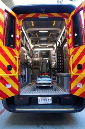 Rivian constroi ambulancia eletrica para o seriado greys anatomy 3