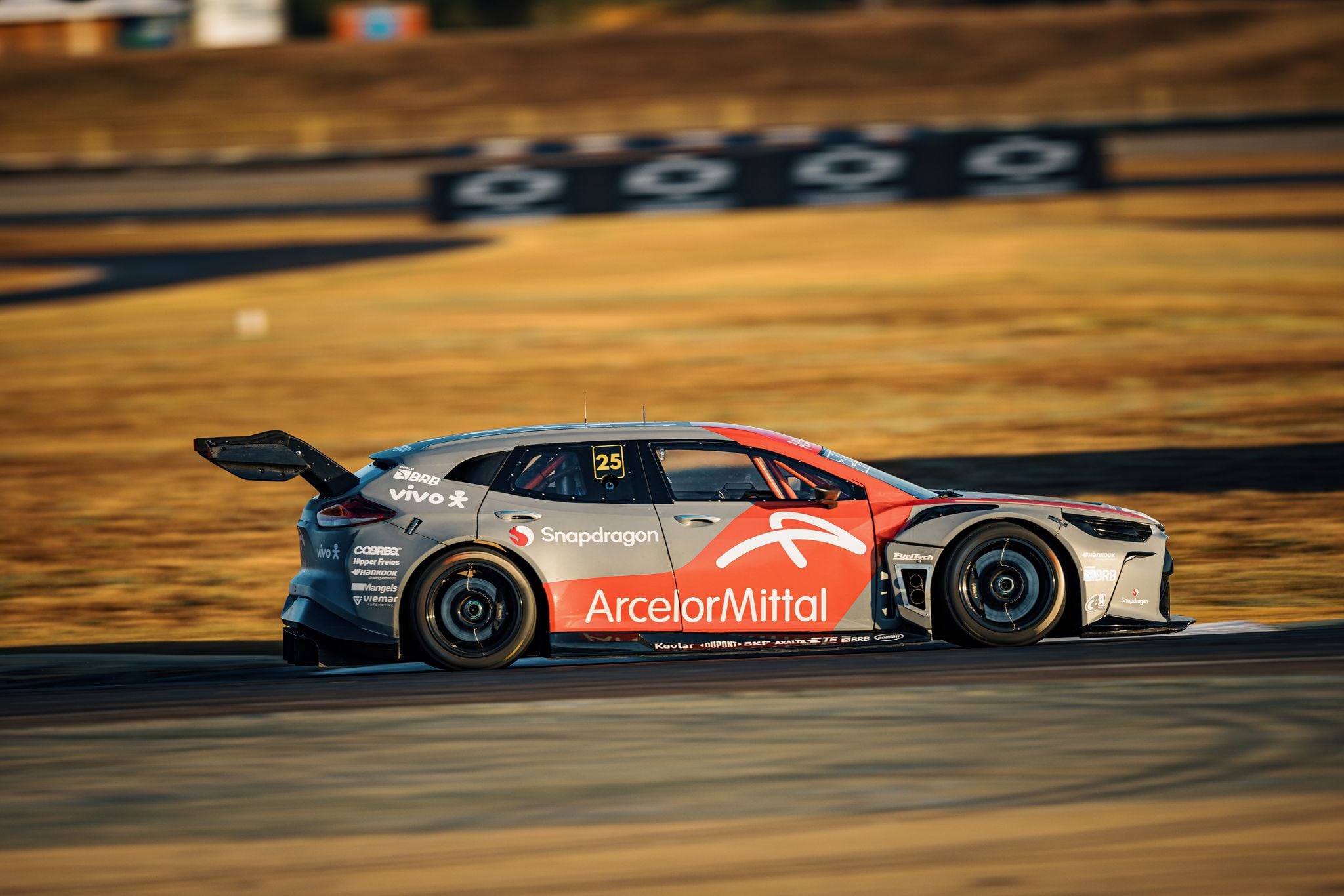 chevrolet tracker stock car lateral