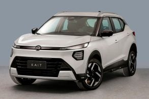 Nissan Kait branco parado estudio