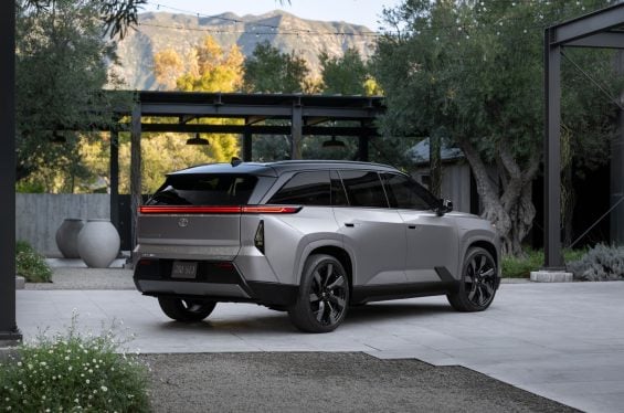 2027 Toyota Highlander Limited Spellbound2Tone 002