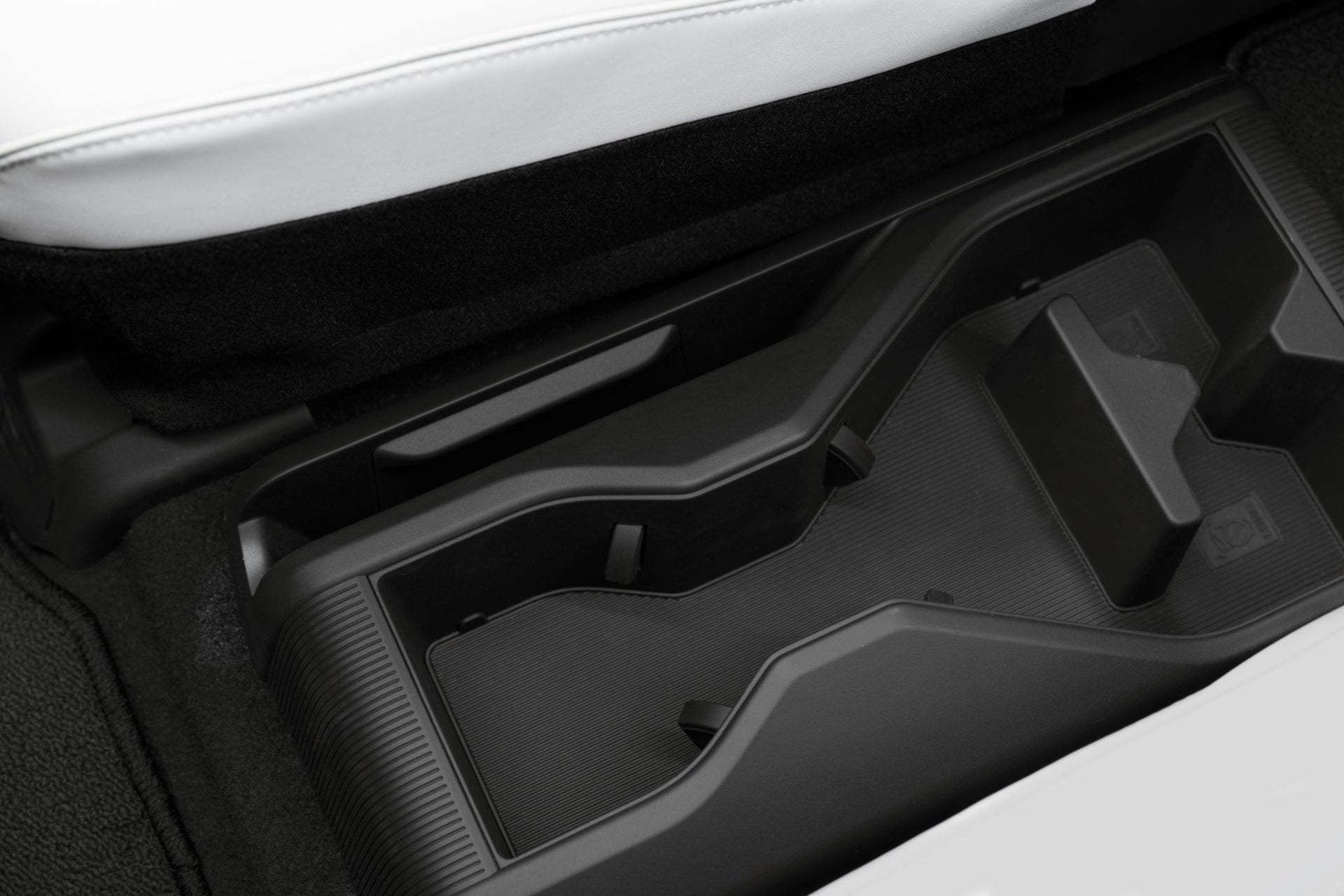 2027 Toyota Highlander Limited MistyGray 011