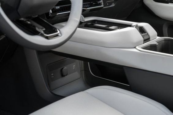 2027 Toyota Highlander Limited MistyGray 009