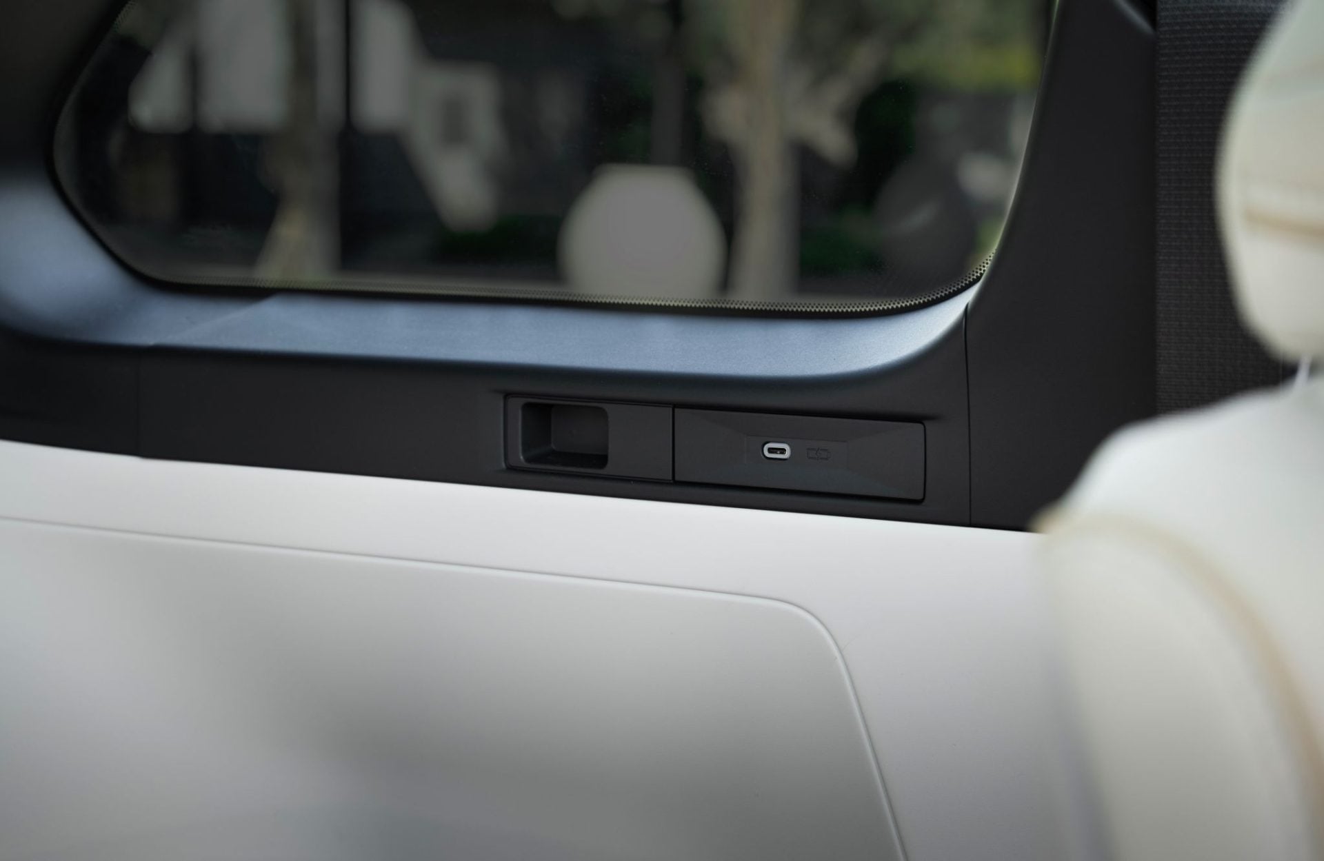 2027 Toyota Highlander Limited MistyGray 007