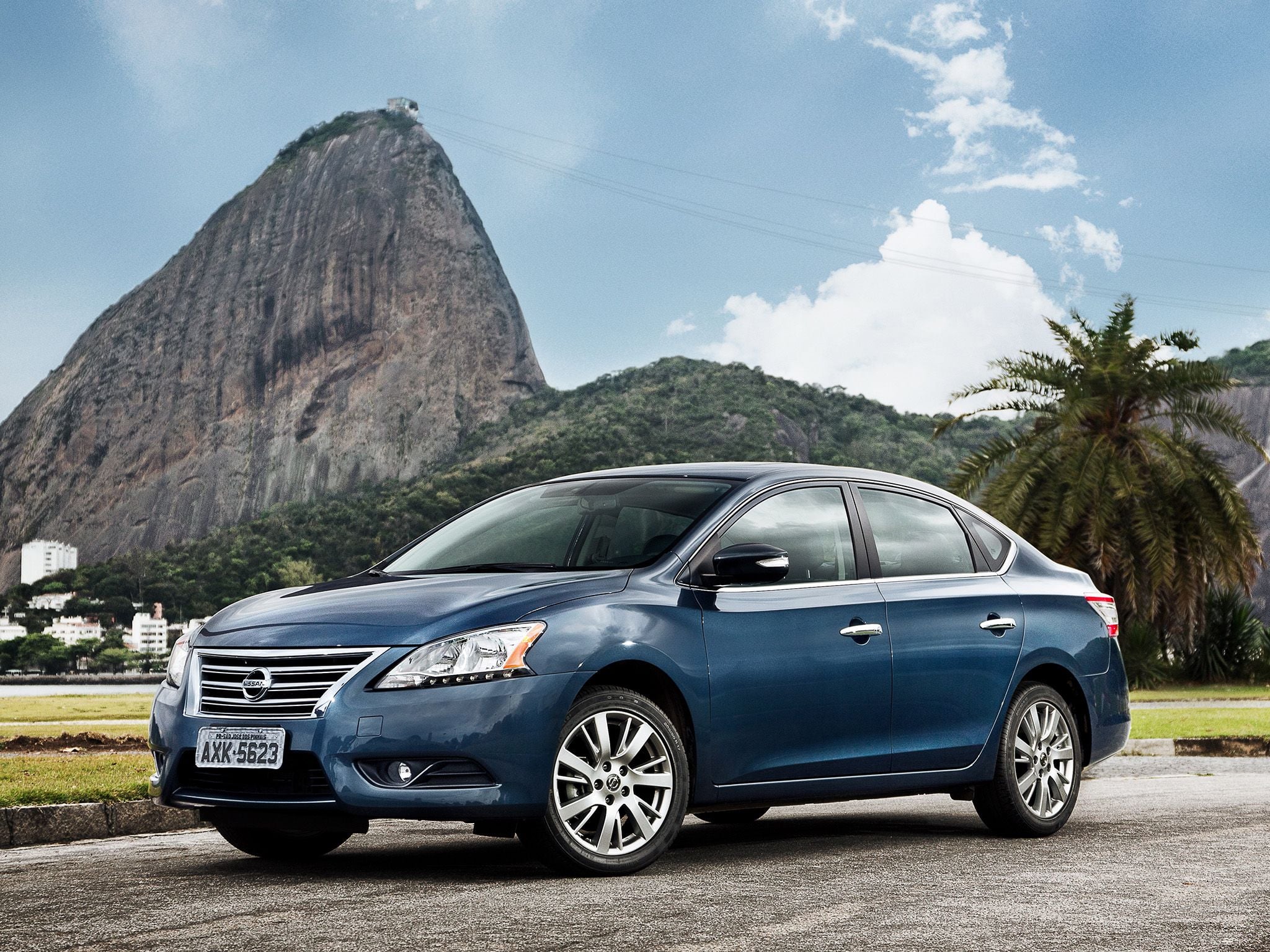 nissan sentra SL 2013 azul frente parado