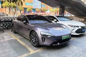 Xiaomi SU7 purple front view (March 21 2025)