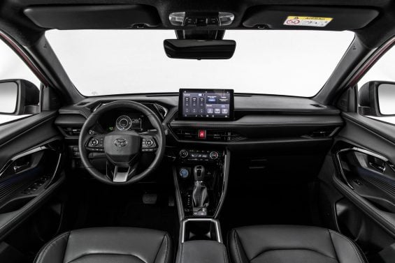 Toyota Yaris Cross XRX Hybrid interior painel