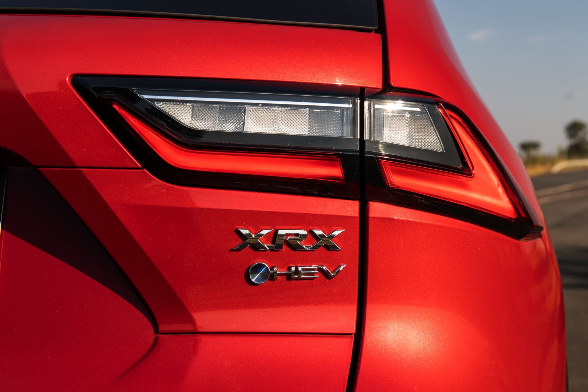 Toyota Yaris Cross XRX Hybrid lanterna emblema