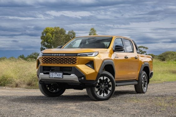 Por que a Toyota não vai fazer uma Hilux híbrida plug-in, ao contrário das rivais