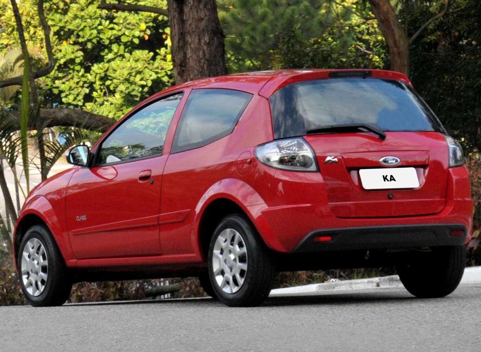 ford ka 1 6 class 2012 vermelho traseira parado IG ford ka 1 6 class 2012 vermelho traseira parado IG
