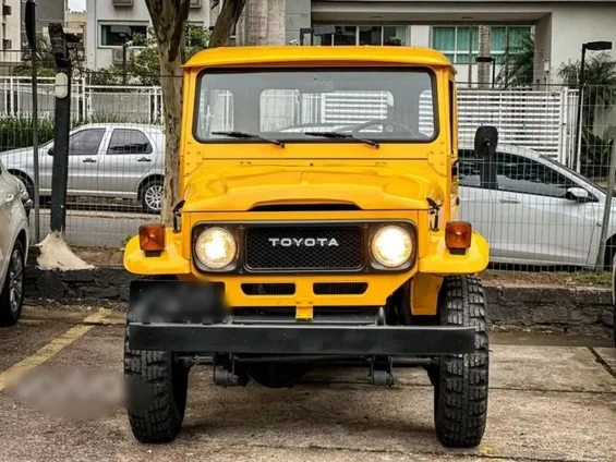 Toyota Land Cruiser FJ40 2