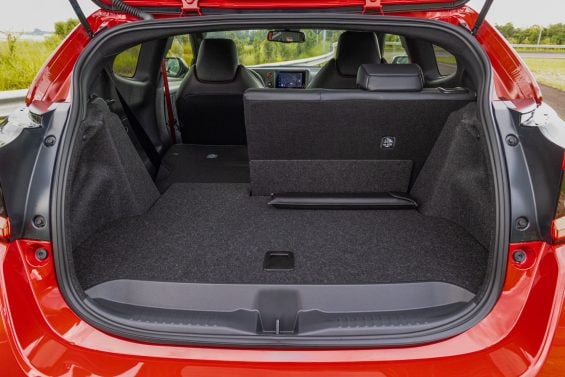 Toyota GR Yaris 2026 vermelho porta malas