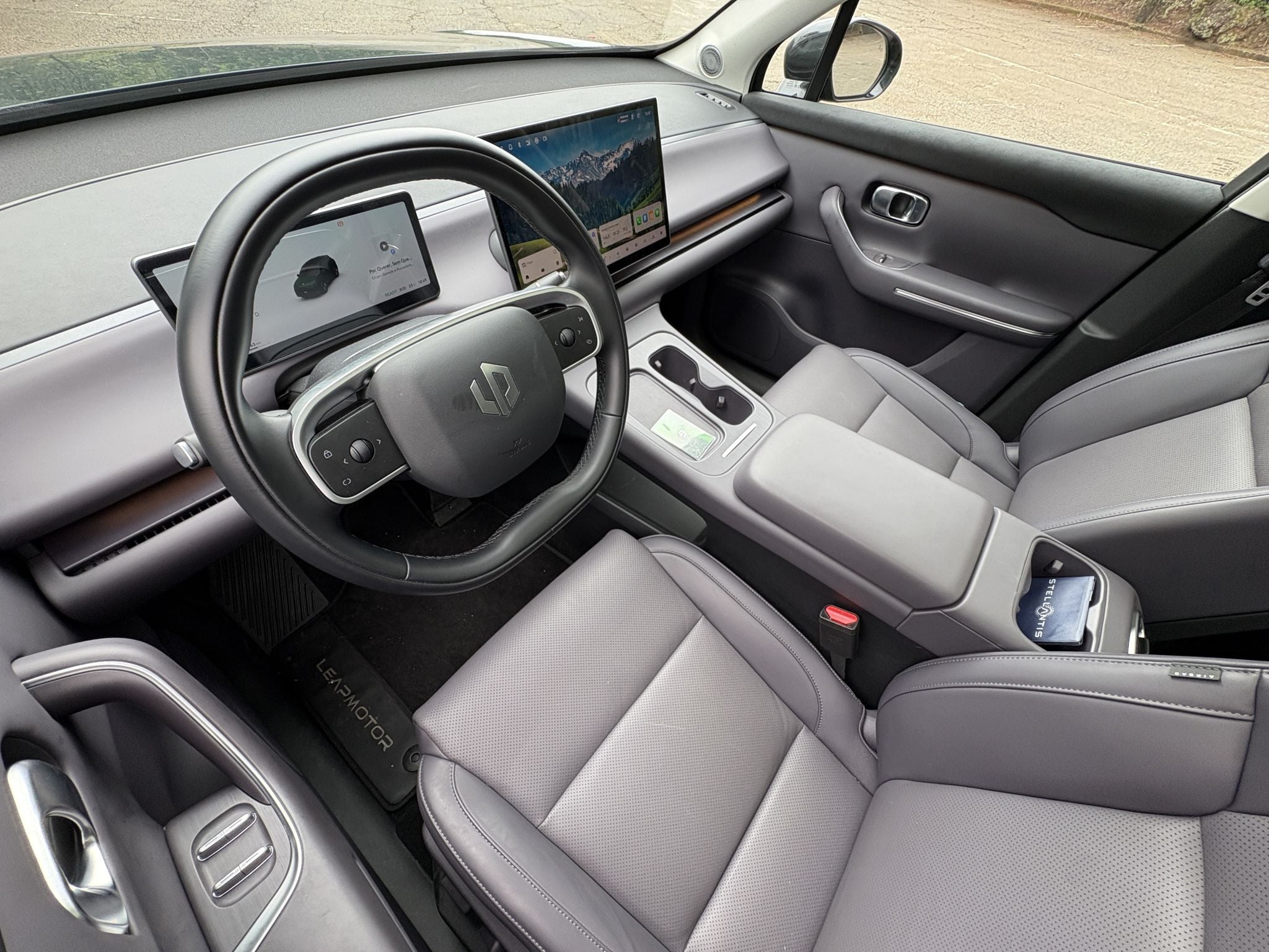 LEAPMOTOR C10 VERDE 2025 FRENTE LATERAL TRASEIRA INTERIOR (9) LEAPMOTOR C10 VERDE 2025 FRENTE LATERAL TRASEIRA INTERIOR (9)