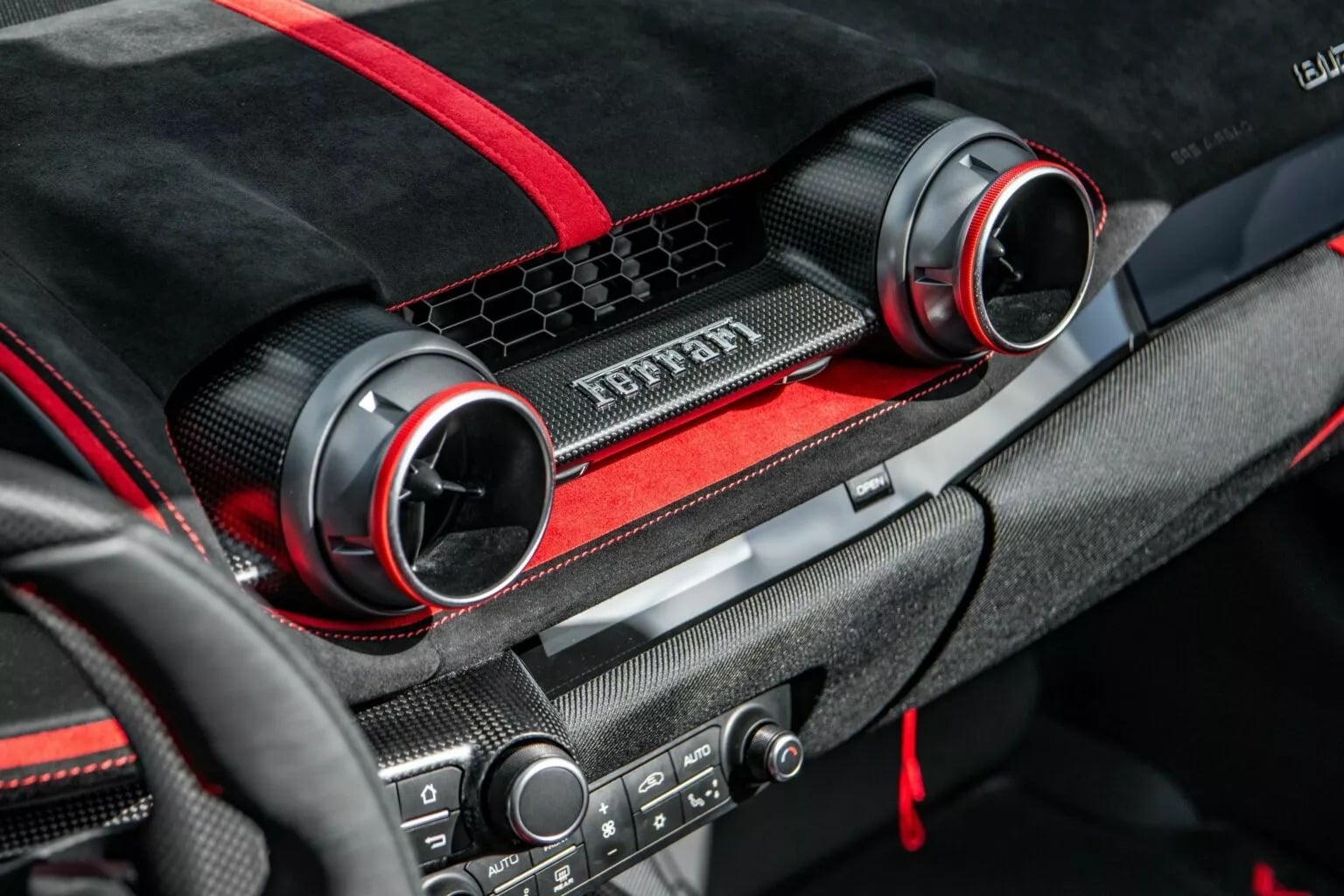 Ferrari 812 Competizione(17)