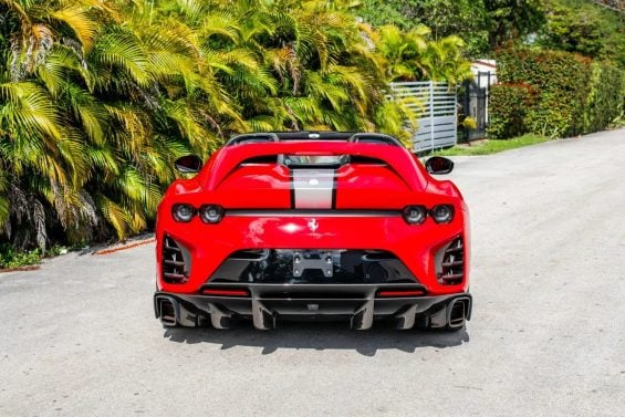 Ferrari 812 Competizione(4)