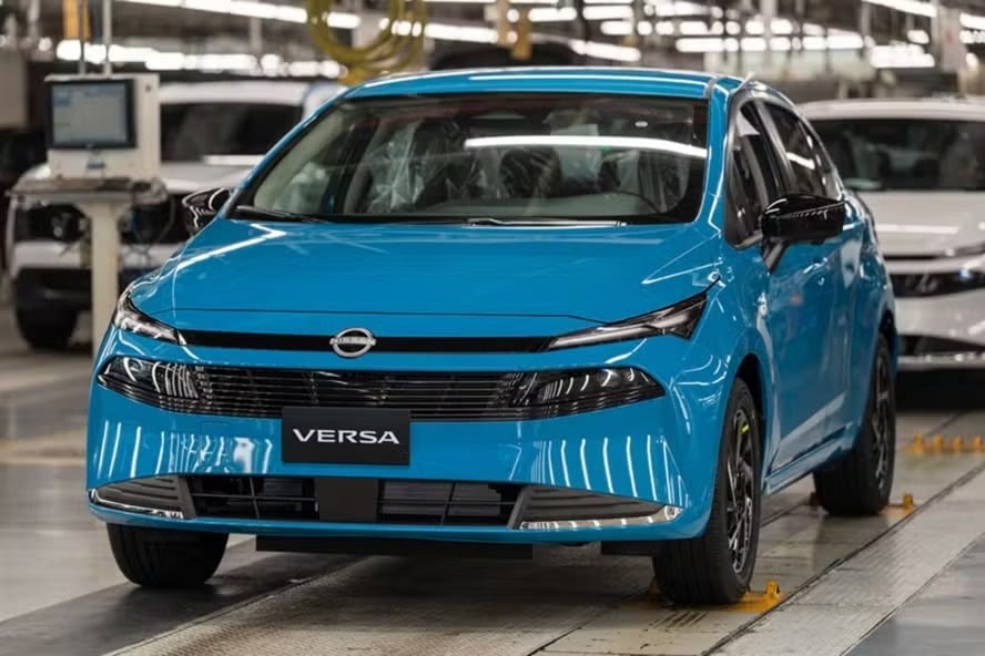 new nissan versa (4)