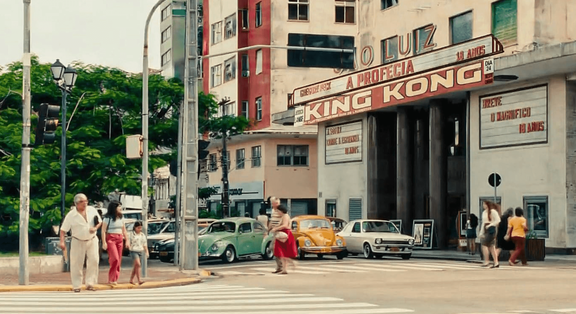 cena de o agente secreto ruas de recife