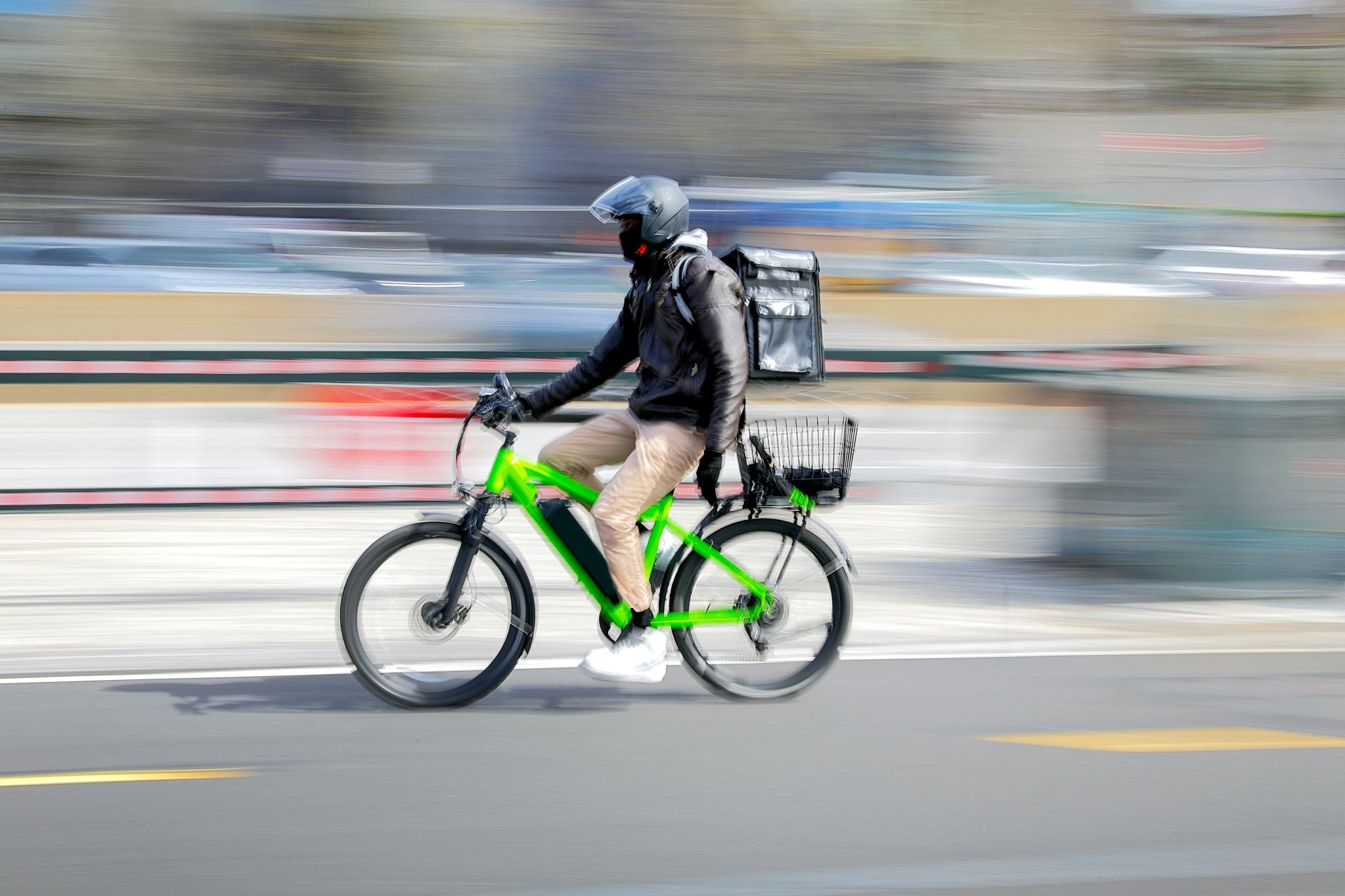 Deputado propõe mais mudanças para circulação de bicicletas elétricas e motorizadas: capacete é foco principal