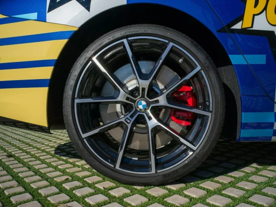 BMW “The 8 X Jeff Koons” 9