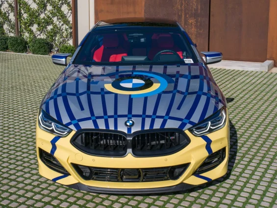 BMW “The 8 X Jeff Koons” 8