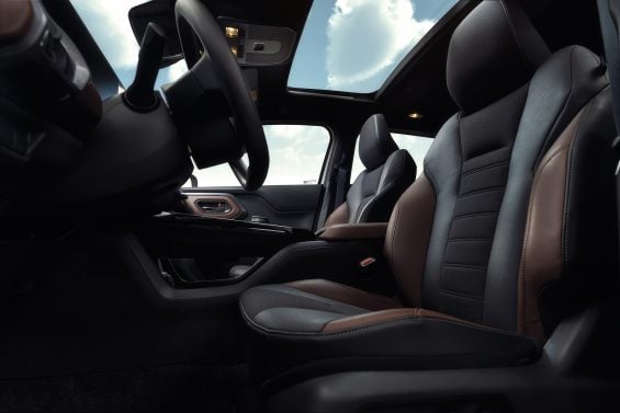 Suzuki E Vitara 2026 interior bancos teto solar