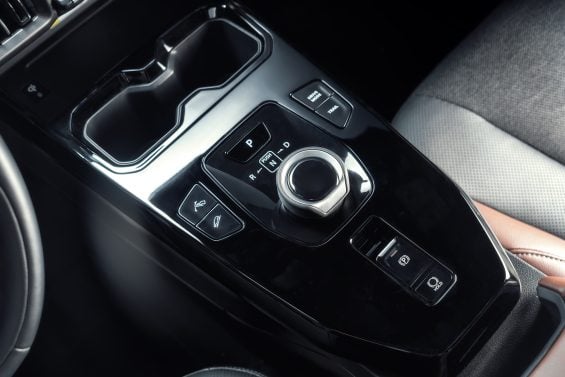 Suzuki E Vitara 2026 interior console cambio