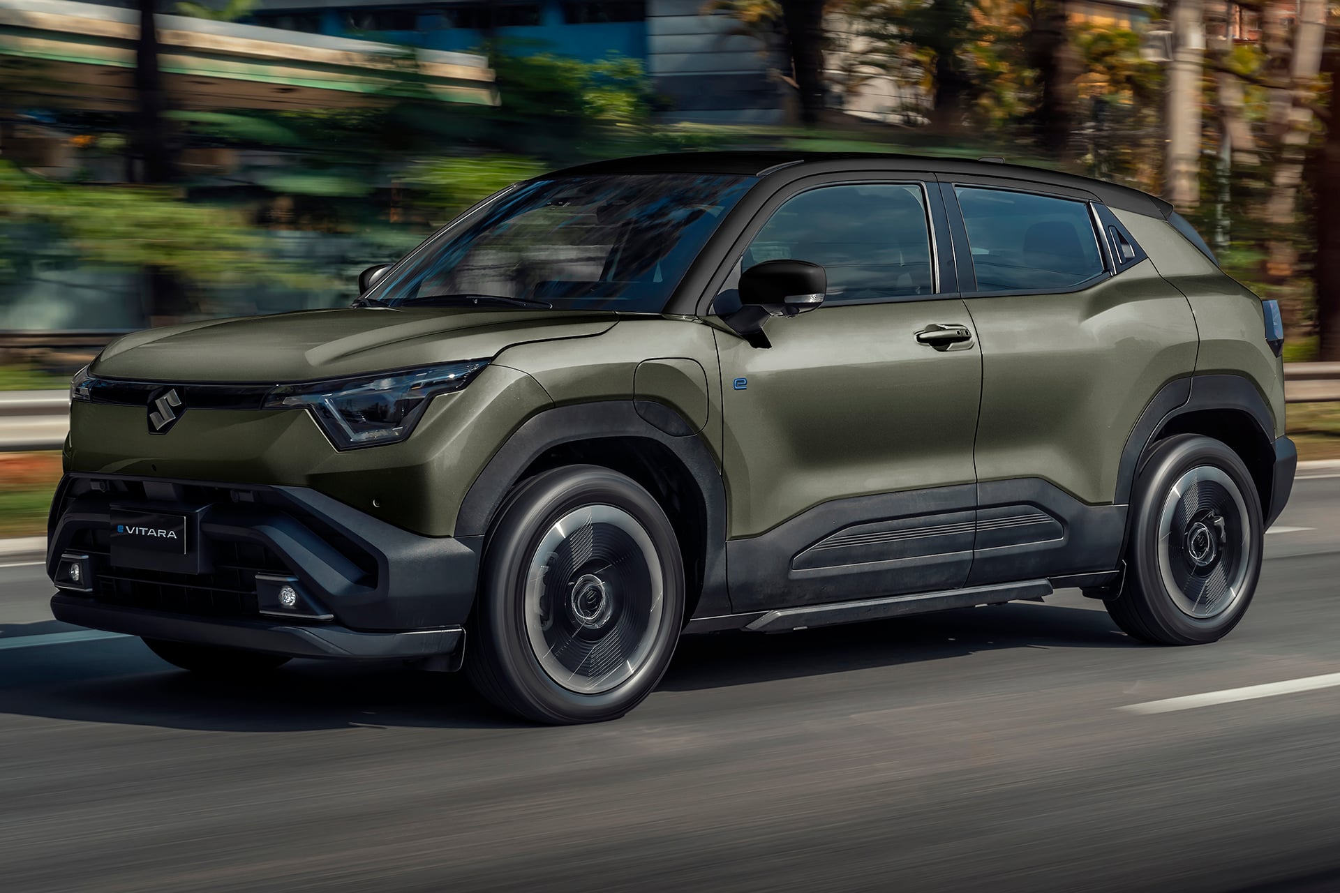 Suzuki E Vitara 2026 Verde Brisa frente em movimento