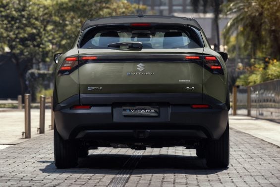 Suzuki E Vitara 2026 Verde Brisa traseira parado (2)