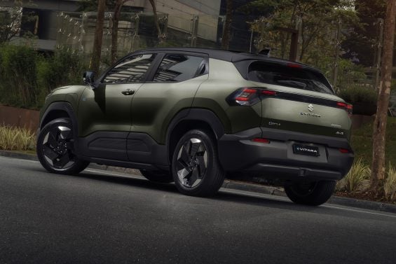 Suzuki E Vitara 2026 Verde Brisa traseira parado