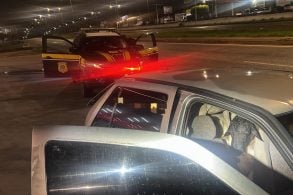 PRF flagra 18 bodes em um carro em Caruaru após roubo