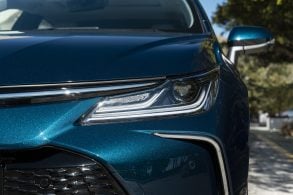 toyota corolla hybrid sedan 960